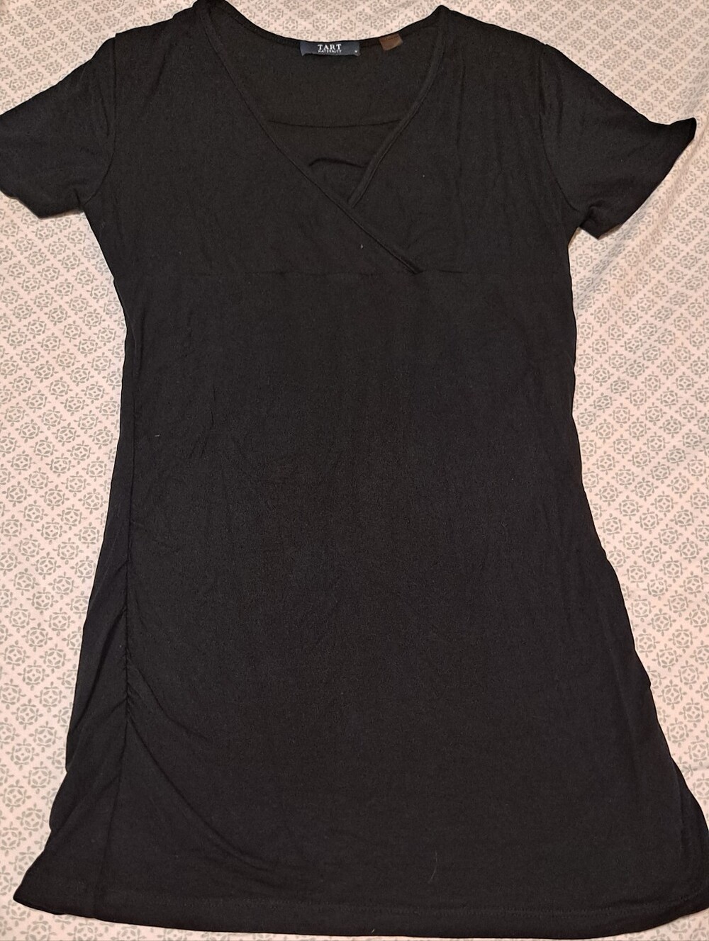 Tart Maternity Black Short-Sleeve V-Neck Women's Tee Sz M